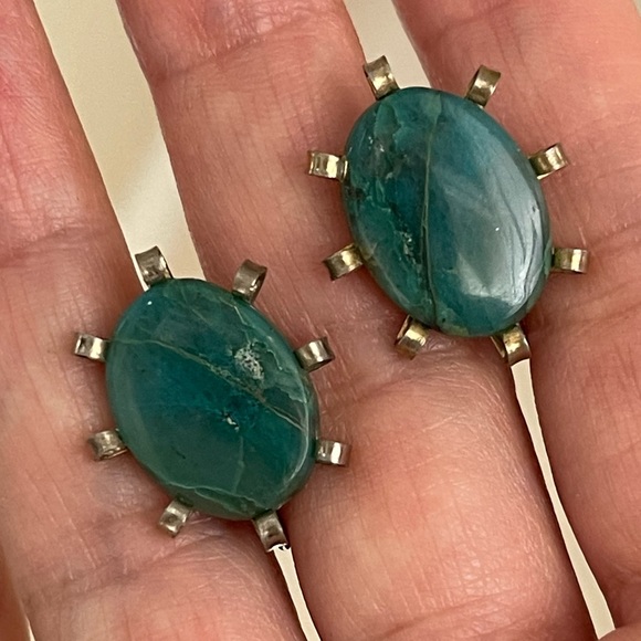 Chrysocolla in quartz gold tone clip on earrings - Picture 7 of 7